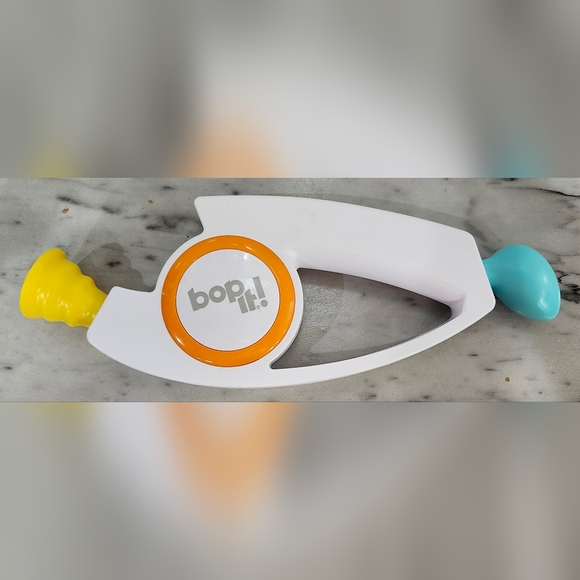 Bop It white electronic toy 2018 - Picture 1 of 4